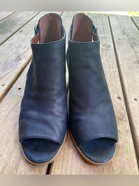 Lucky Brand Barimo Open Toe leather Ankle Booties with Buckle & Block Heel.